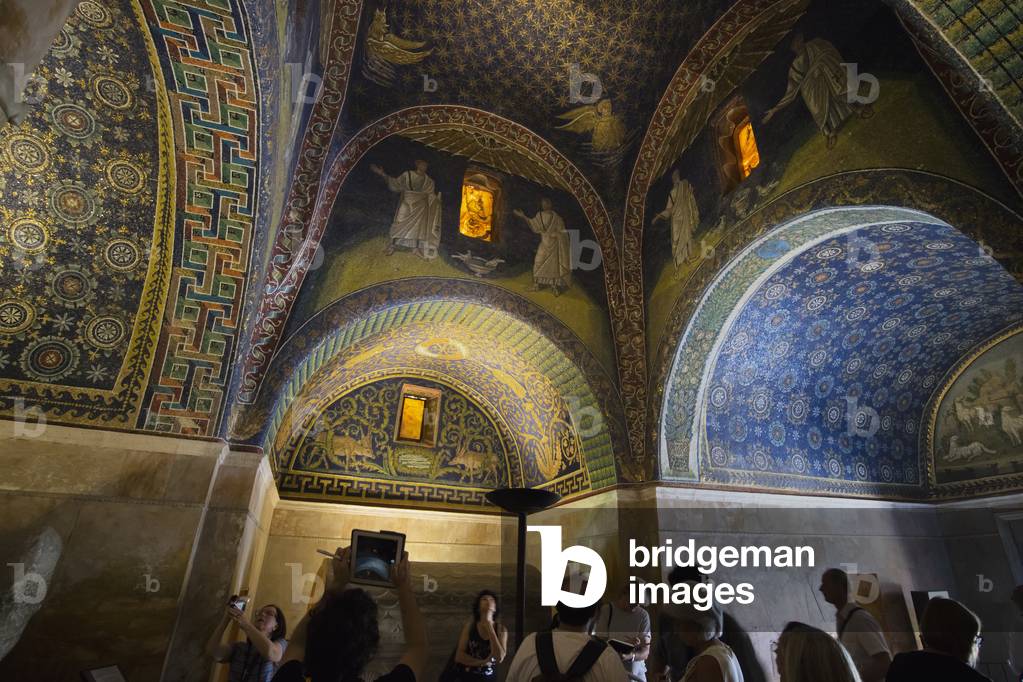 Interior of the 5th century mausoleum, Mausoleo di Galla Placidia: Mosaic of The Good Shepherd, Ravenna, Ravenna Province, Italy (photo)