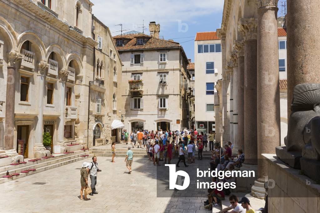 Peristyle or Perestil Square, Split, Croatia (photo)