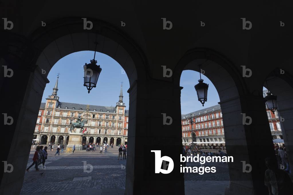 Madrid, Spain.  Plaza Mayor. Equestrian statue of King Felipe III (photo)