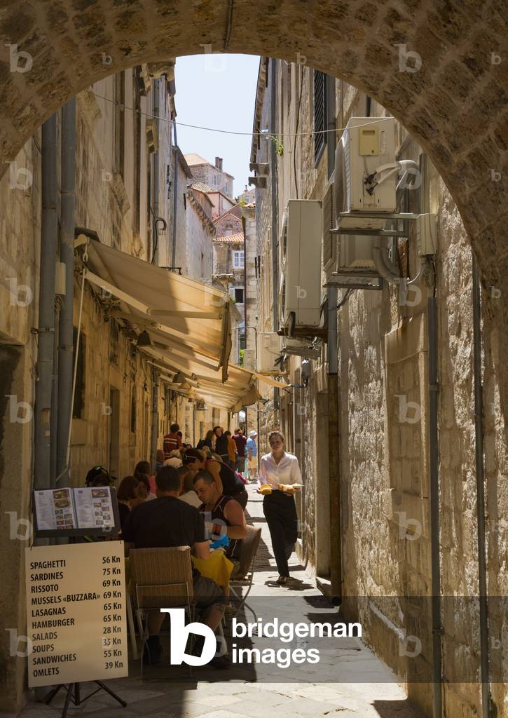 Dining out in the old town, Sidewalk tables, Dubrovnik, Dubrovnik-Neretva County, Croatia (photo)
