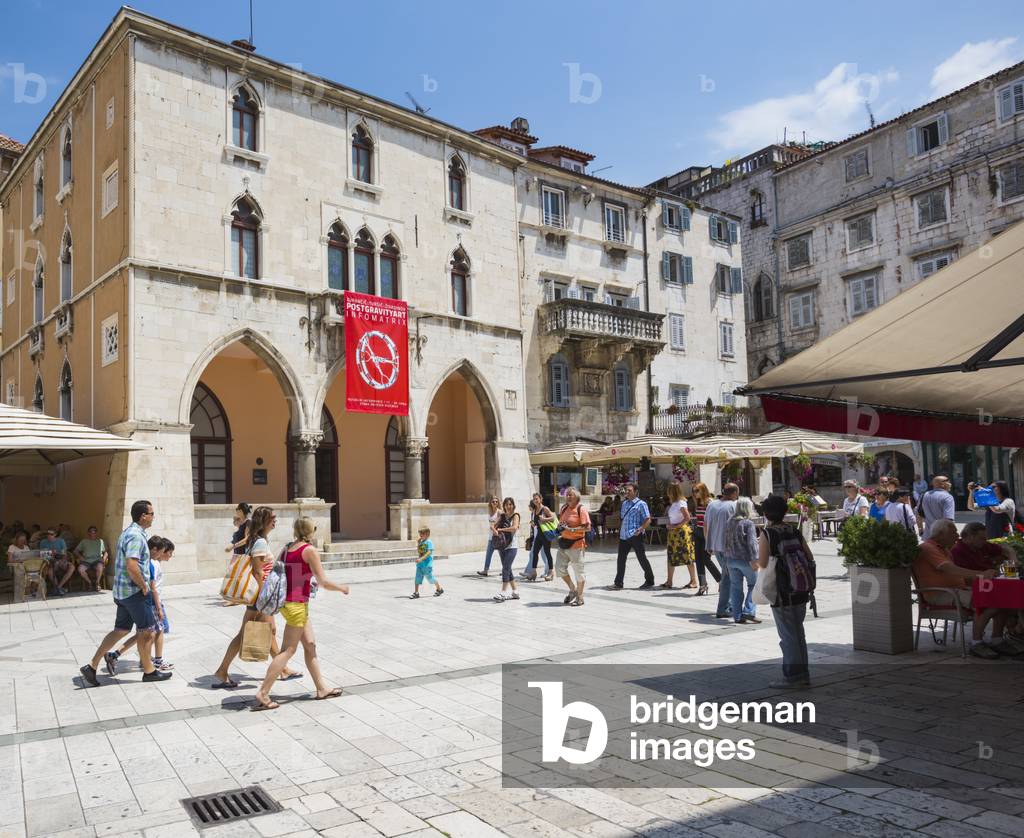 People's Square, Split, Croatia (photo)