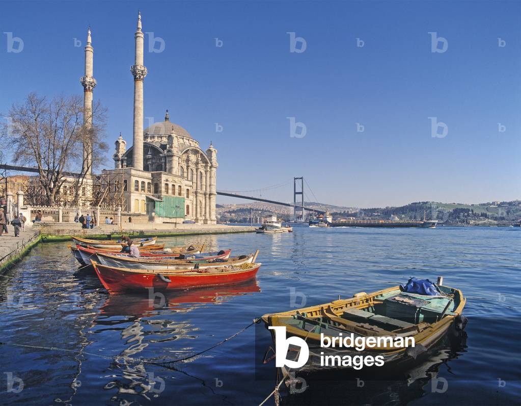 View of the Mosque of Abdulmecid at Ortakoy with the Bosphorous Bridge in the background (photo)