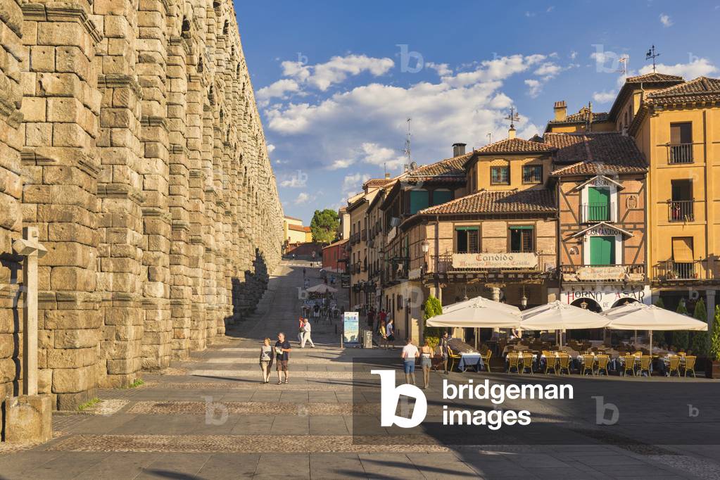 Plaza del Azoguejo and Roman aqueduct, Segovia, Spain, 2017 (photo)