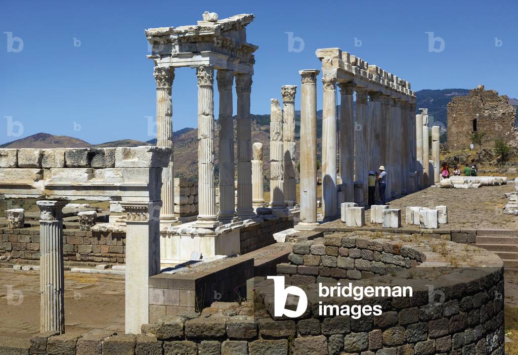 Pergamum, Turkey, Temple of Trajan, Corinthian columns (photo)
