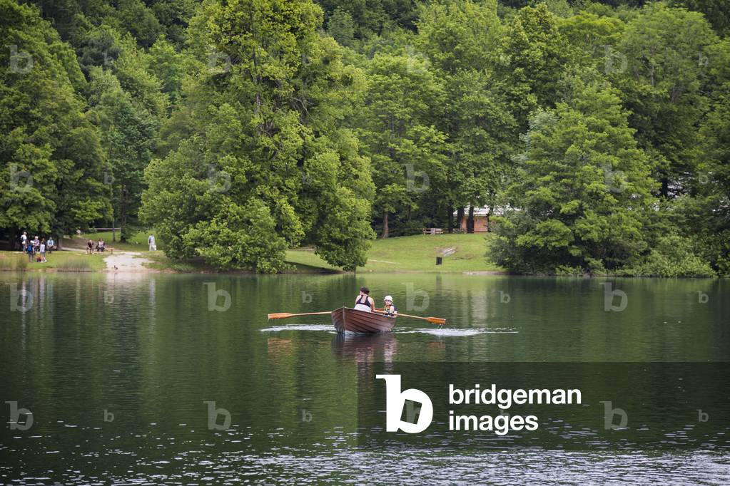 Rowing in a hired boat on one of the Park's 16 lakes, Plitvice Lakes National Park, Lika-Senj County & Karlovac County, Croatia, Lakeside (photo)