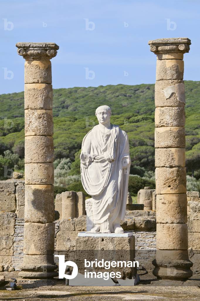Statue of Emperor Trajan in the Basilica beside the Forum (photo)