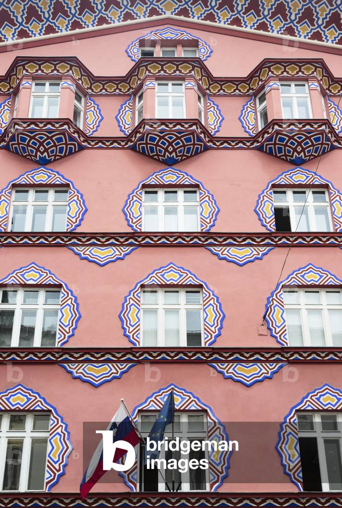 Cooperative bank facade, Ljubljana (photo)