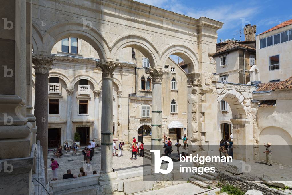 Peristyle or Perestil Square, Split, Croatia (photo)