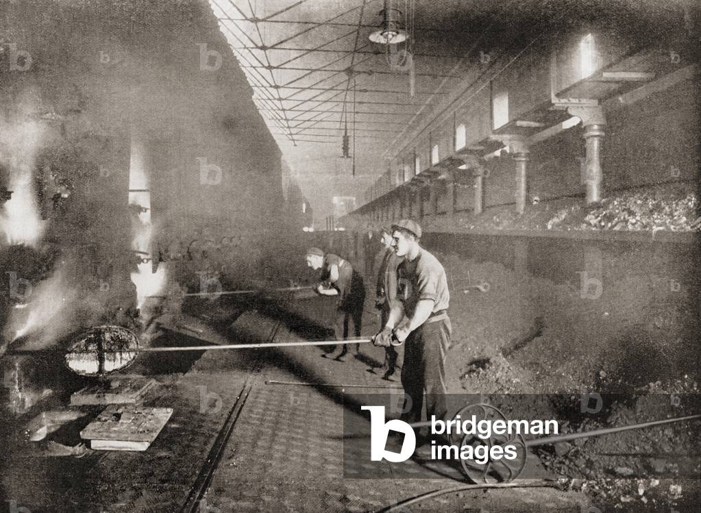 Drawing retorts by hand in the South Metropolitan Gas Company, London, 19th century (photo)