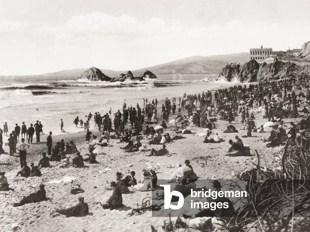 The Cliff House restaurant and Seal Rocks, Ocean beach, San Francisco, California, USA