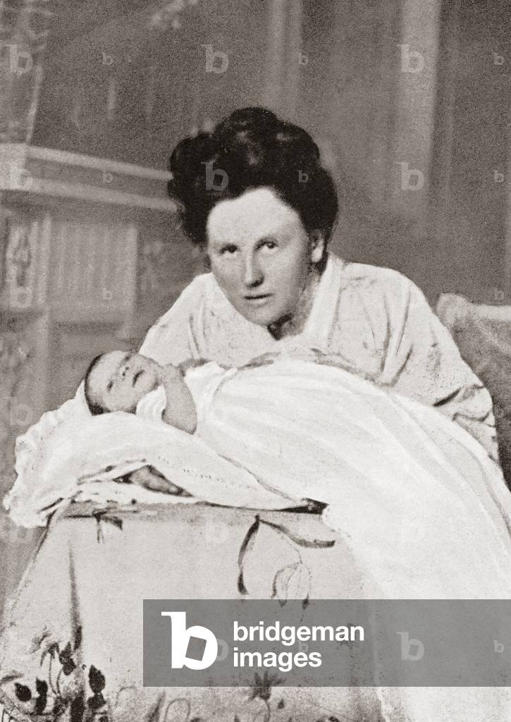 Wilhelmina of the Netherlands with her newly born daughter Princess Juliana.   Wilhelmina Helena Pauline Maria,  1880 –1962.  Queen regnant of the Kingdom of the Netherlands, from 'The Wonderful Year', 1909 (print)