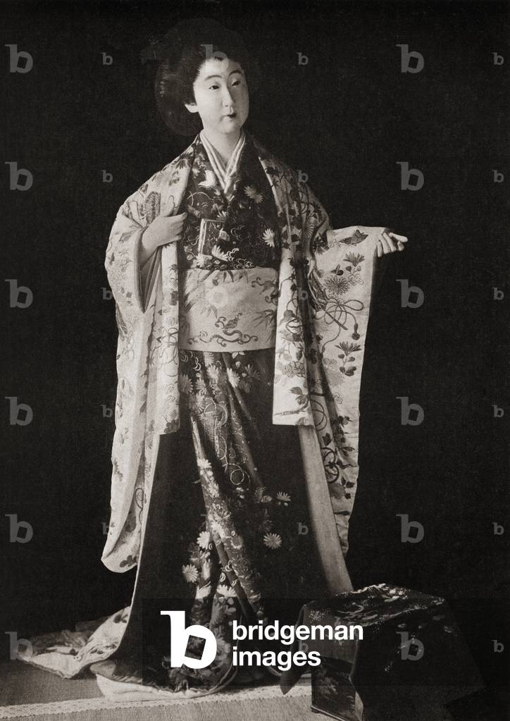 The bridal robe of a Daimyo or Daimio's daughter in the 19th century, c.1913 (b/w photo)