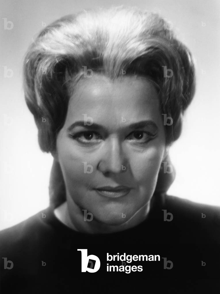 Leonie Rysanek as Elisabeth