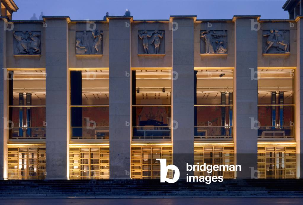 The National Theatre of Chaillot in Paris 75016. Construction 1937, architects Leon Azema (1888-1978), Jacques Carlu (1890-1976) and Louis-Hippolyte (Louis Hippolyte) Boileau (1878-1948). Photography 10/01/01.