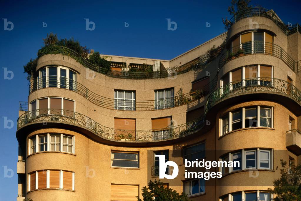 Housing building, 7 Rond point Mirabeau, Paris 15th arrondissement. Architects Joseph Bassompierre (1871-1950), Paul de Rutte (1871-1943) and Paul Sirvin (1891-1977), 1930-1932.