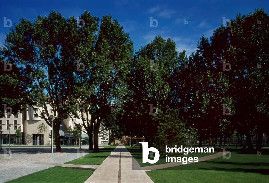 Parc de Bercy, Paris 75012. Architect: Bernard Huet with Madeleine Ferrand Jean-Pierre Feugas and Bernard Leroy - Landscapers: Ian Le Caisne and Philippe Raguin, 1993-1997. The Parc de Bercy has been brought to the site of the former Bercy wine warehouses.