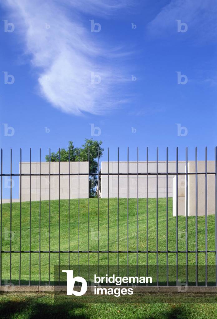 Place des Droits de l'Homme in Evry, Essonne, Ile-de-France (Ile de France), France. Landscape designer: Katrin Gustafson, 1996. Photography 10/10/97