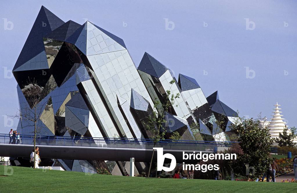 Kinemax at the Futuroscope in Poitiers. Architecture by Denis Laming, 1984-1987. Photography 10/05/93. The Futuroscope opened its doors to the public on 31 May 1987 with its first attraction: The Kinemax, the largest flat screen in Europe (600m?).