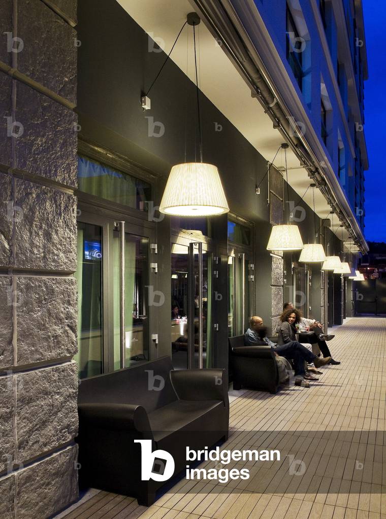 Le Mama Shelter, Philippe Starck hotel, 109 rue de Bagnolet, 75020 Paris. Architecture by Roland Castro for the exterior and Philippe Starck for the interior, 2008. Imagine by the family Trigano (founder of Club Med) and Cyril Aouizerate, philosopher, MAMA SHELTER hotel of 172 rooms, was designed by Philippe Starck. Photography 08/09/08.