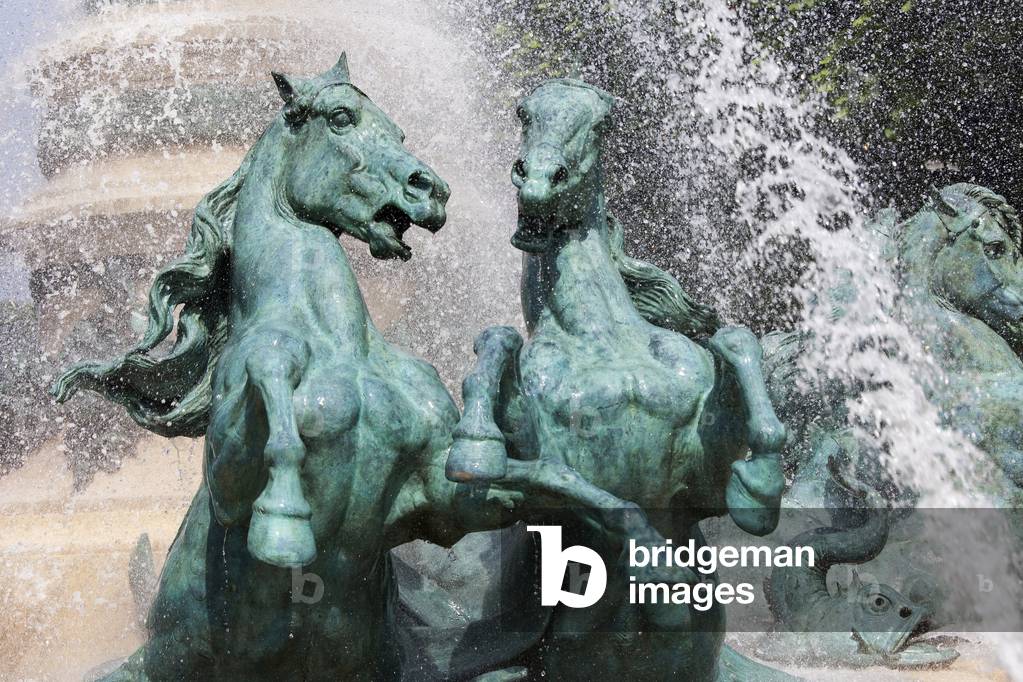 The four parts of the world (four parts of the world), or fountain of the observatory or the Carpeaux fountain (1867-1874) at the Place Camille Jullian, in the garden of Marco Polo, Jardin du Luxembourg, Paris 6th arrondissement. It represents the four parts of the world, sculpted by Jean Baptiste (Jean-Baptiste) Carpeaux (1827-1875), while the base of eight marine horses was made by Emmanuel Fremiet (1824-1910). It was designed by architect Gabriel Davioud (1824-1881). Photography 20/04/09.