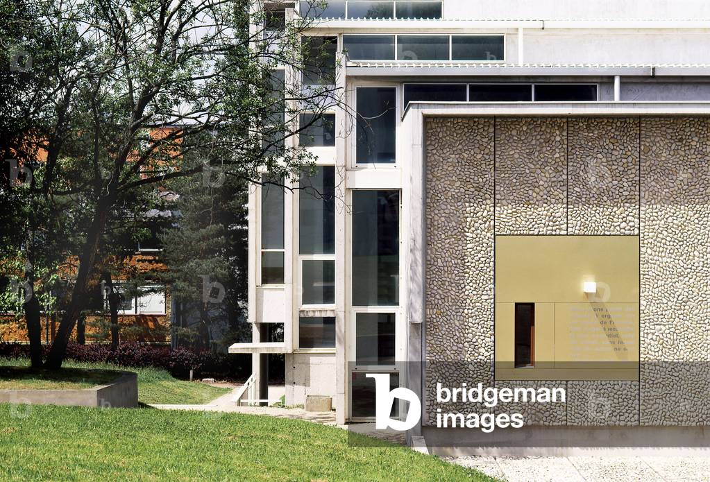 Facade of a university building, UFR de Droit in Besancon (Doubs). Architects Bernard Quirot and Olivier Vichard, 1993.