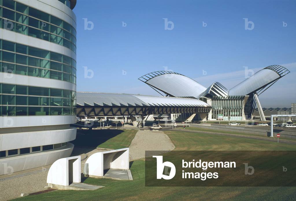 TGV station at Lyon Saint Exupery airport. Architecture of Santiago Calatrava, 1989-1994. Photography 1994