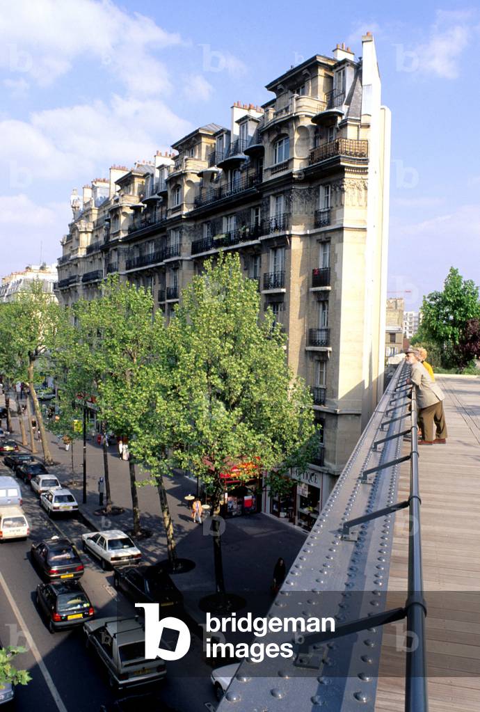 The Viaduc des Arts at the height of Boulevard Diderot, Paris 12th arrondissement. The planted promenade crosses for 4.5 km, the entire district. The railway tracks were replaced by suspended gardens, designed by Philippe Mathieux.