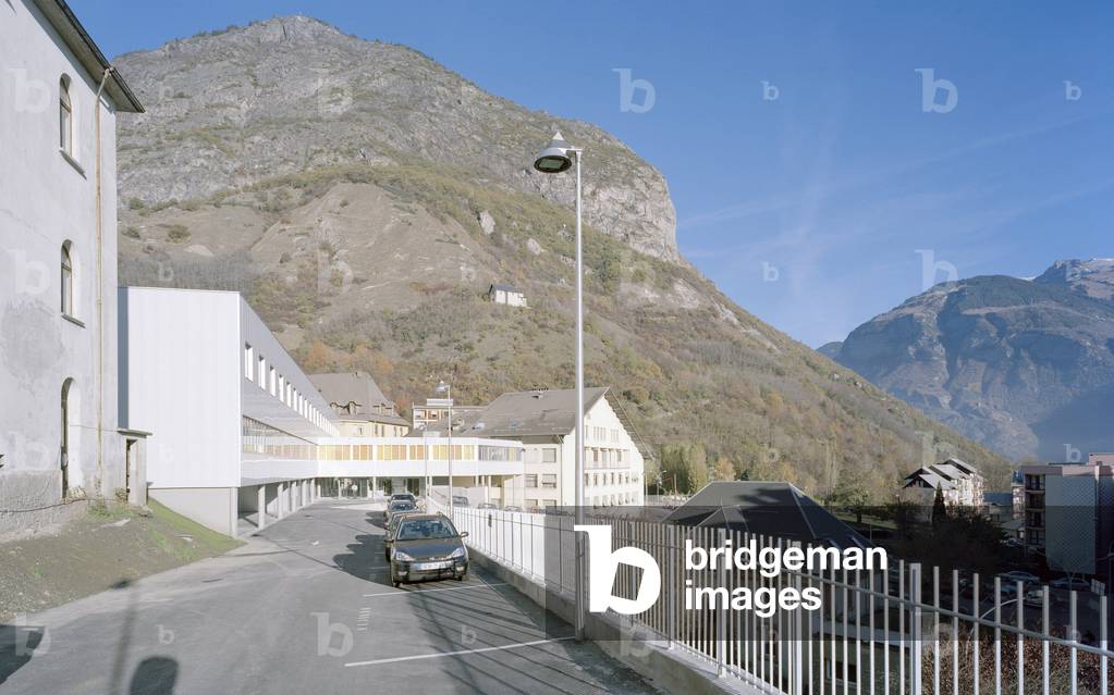The Hospital Centre of Saint Jean de Maurienne (Savoie). Realisation 2005, architects Vincent Rey Millet and Nunc architects. Photography 15/08/06.