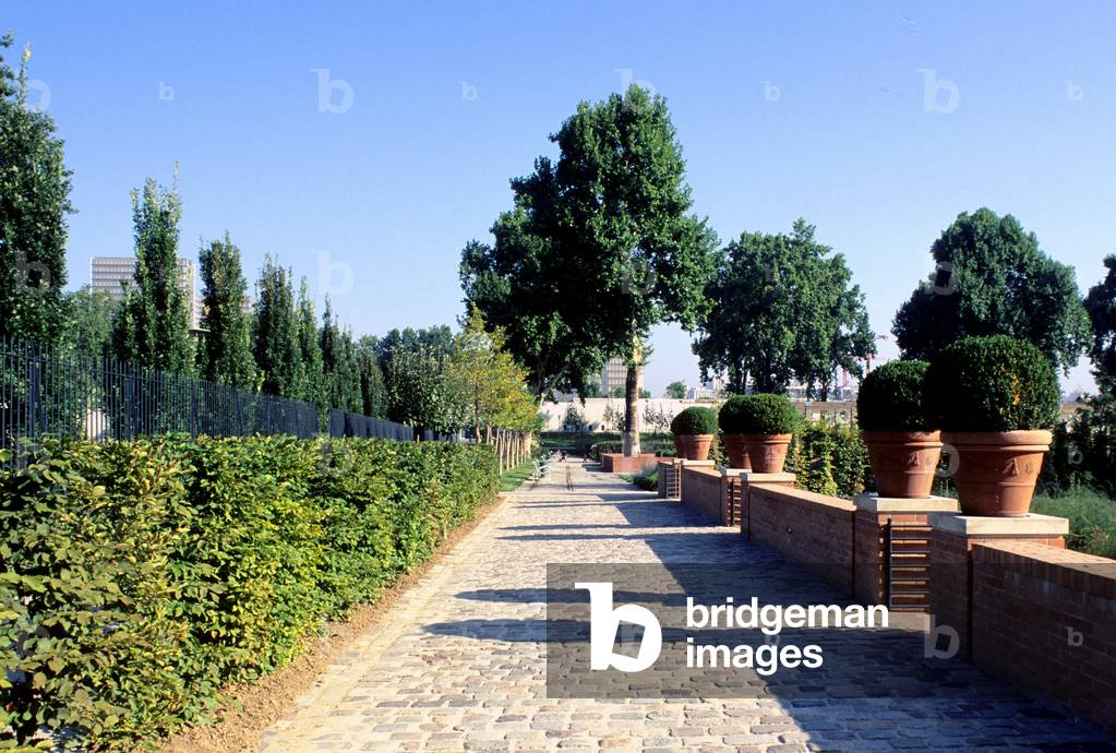 Parc de Bercy, Paris 75012. Architect: Bernard Huet with Madeleine Ferrand Jean-Pierre Feugas and Bernard Leroy - Landscapers: Ian Le Caisne and Philippe Raguin, 1993-1997. The Parc de Bercy has been brought to the site of the former Bercy wine warehouses.