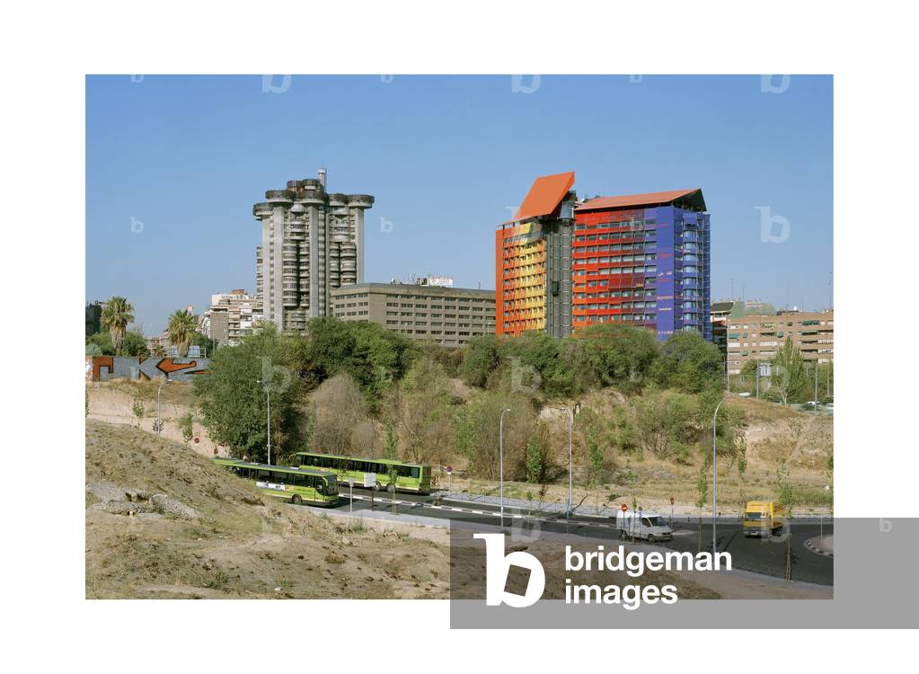 The facade of the Hotel Puerta America, 41 Avenida America in Madrid, Spain, built in 2005. Photography 13/09/05