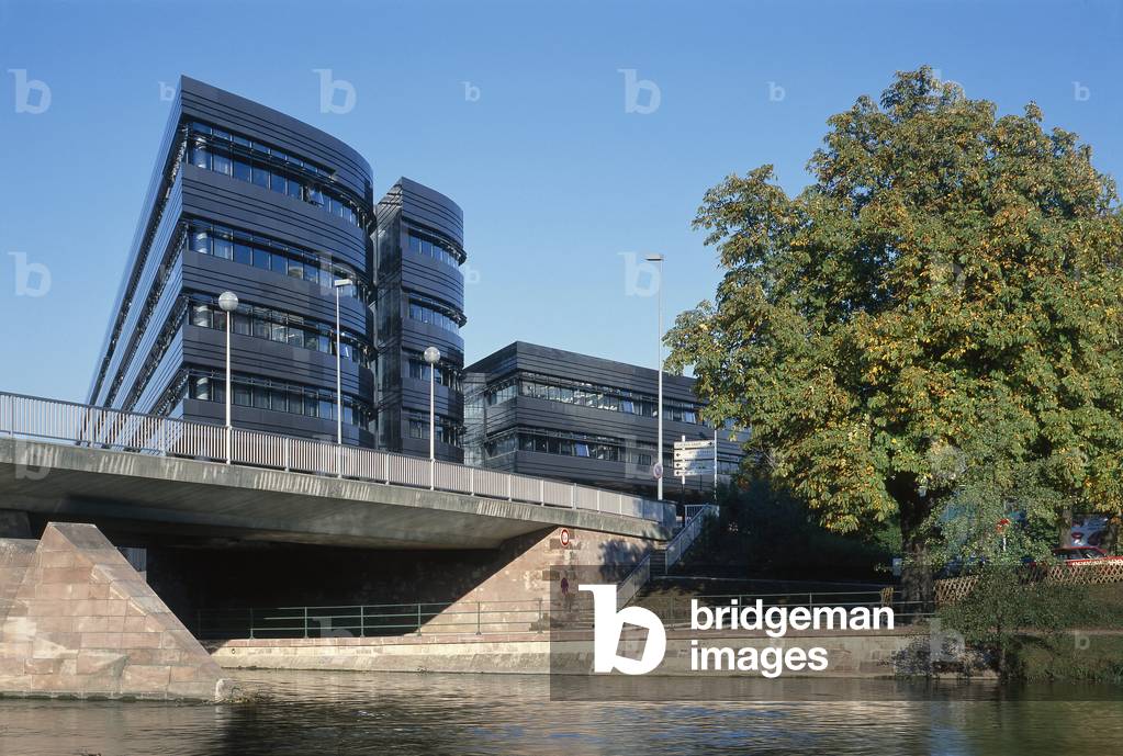 The hotel of the department in Strasbourg (Bas Rhin). Architect Claude Vasconi, 1990.