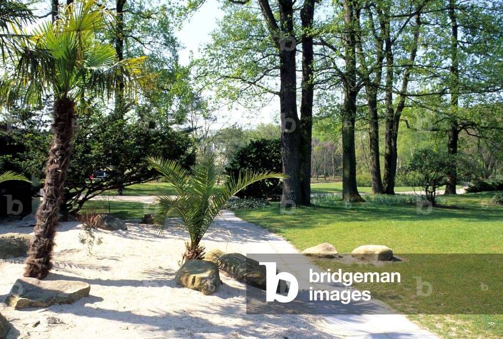 The Parc Floral de Vincennes, Paris 12th arrondissement. Located on the edge of the Bois de Vincennes, this botanical garden was created in 1969 by landscape architect David Collin. Photography 2002.
