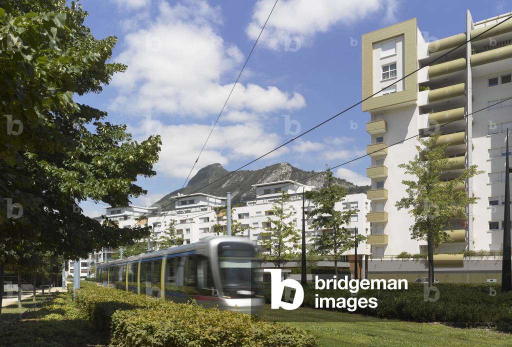 Apartment building in the railway station area, Europole in Grenoble (Isere, Rhone Alpes). Photography 15/08/07