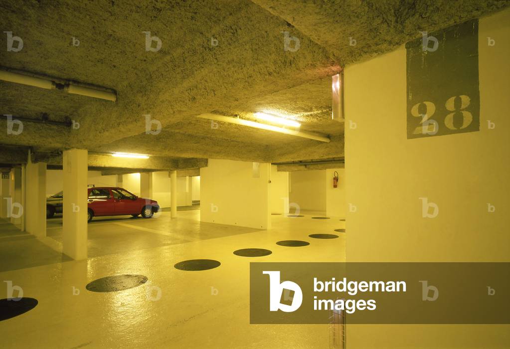 Parisian parking of the OPAC of the city of Paris. Architecture by Jacqueline Dauriac. Photography 1996