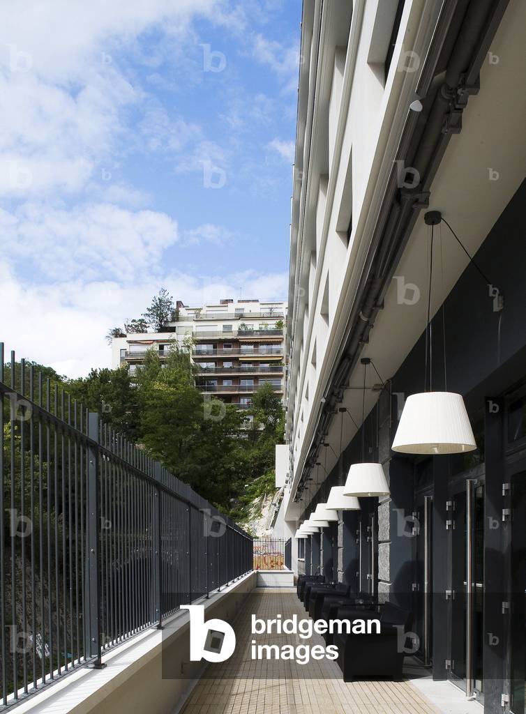 Le Mama Shelter, Philippe Starck hotel, 109 rue de Bagnolet, 75020 Paris. Architecture by Roland Castro for the exterior and Philippe Starck for the interior, 2008. Imagine by the family Trigano (founder of Club Med) and Cyril Aouizerate, philosopher, MAMA SHELTER hotel of 172 rooms, was designed by Philippe Starck. Photography 08/09/08.