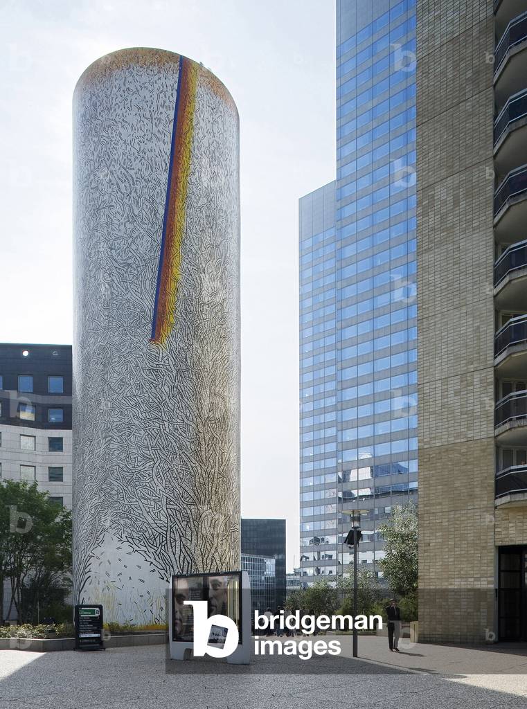The Three Trees (1988) by Guy-Rachel Grataloup (born in 1935), a mosaic of sculptures of 850 square metres and 28.5 metres high, which decorates a chimney located on the esplanade of La Defense (Hauts de Seine), from drawings on the pattern, projected, enlarged and codified, he seeks by covering them with colors to play the conflict between the structures and colors, the drawing then loses its meaning and the color takes its own. Photography 21/09/08.