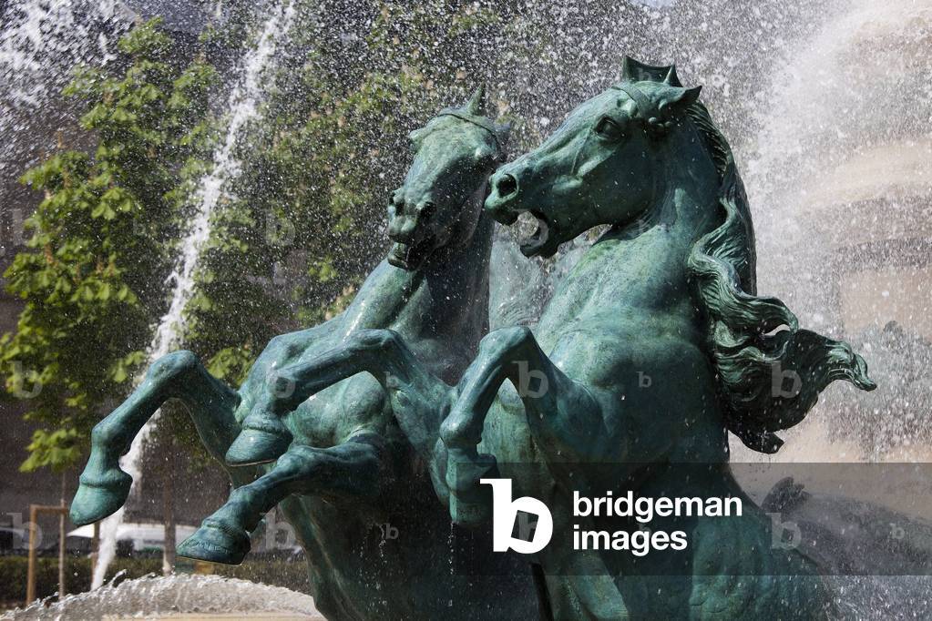 The four parts of the world (four parts of the world), or fountain of the observatory or the Carpeaux fountain (1867-1874) at the Place Camille Jullian, in the garden of Marco Polo, Jardin du Luxembourg, Paris 6th arrondissement. It represents the four parts of the world, sculpted by Jean Baptiste (Jean-Baptiste) Carpeaux (1827-1875), while the base of eight marine horses was made by Emmanuel Fremiet (1824-1910). It was designed by architect Gabriel Davioud (1824-1881). Photography 20/04/09.