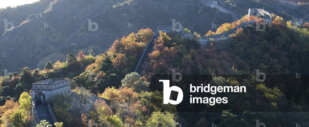 The Great Wall of China is close to Pekin. Construction of the Great Wall began in the 9th and 8th century BC, and continued for more than 2,000 years. If all its constructions and trunks spread across the vast region of North and Central China were combined, the Great Wall would extend over 50,000 km (100,000 li). Indeed, historical records show that since the Fighting Kingdoms, more than 20 feodal states and imperial dynasties have begun building defense walls. Photography 25/10/07