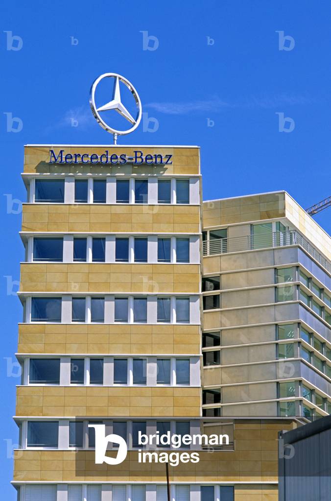 Headquarters of Mercedes Benz AG, Potsdamerstrasse 7, Berlin (Germany). Architect Jose Rafael Moneo, 1995-1998. Photography 25/10/99.