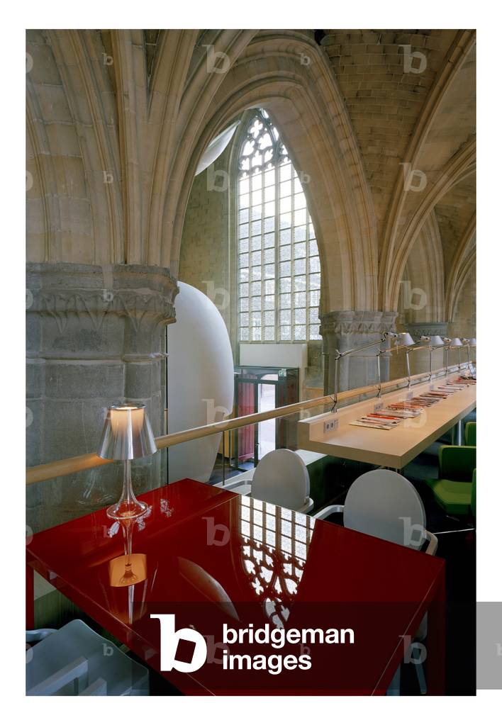 The hotel Kruisheren in Maastricht, Netherlands (Netherlands) realized by Satijn more architects and Vos interieur Mapertuus in 2005. Photography 15/03/06. In the heart of the historic centre of Maastricht, the 15th century Kruisherenklooster was inaugurated as a hotel in May 2005. In a very contemporary and innovative style and furniture by the Dutch interior architect Henk Vos (Maupertuus) and the famous lighting architect Ingo Maurer.