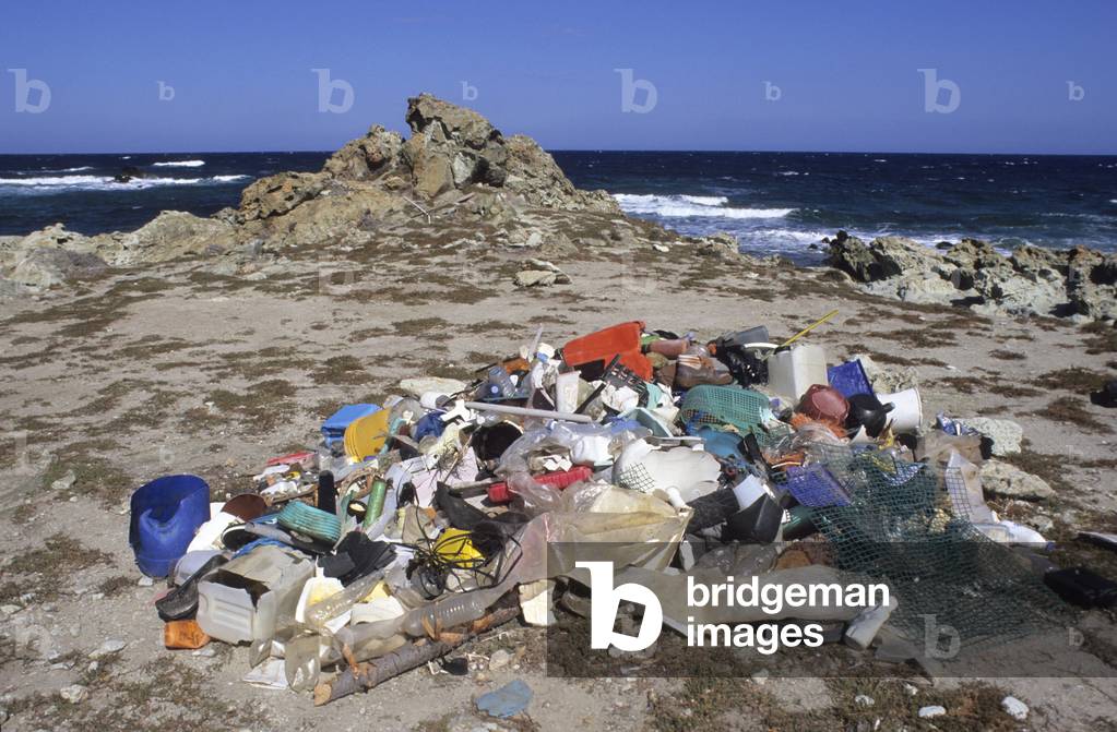 Pollution. Waste on a beach of Core, desert of Agriates (Haute Corsica). Photography 25/08/00.