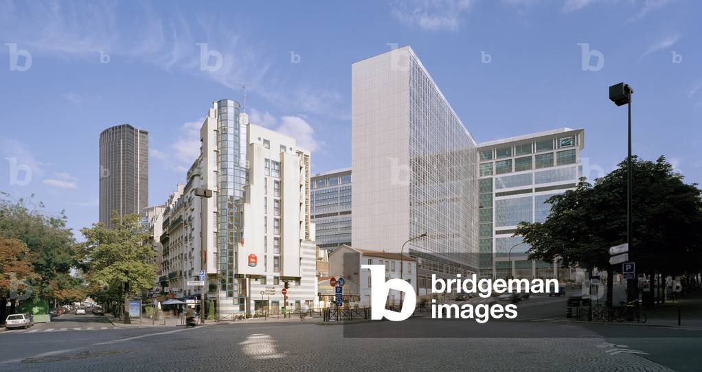 Crossing Pasteur Boulevard and Vaugirard Boulevard