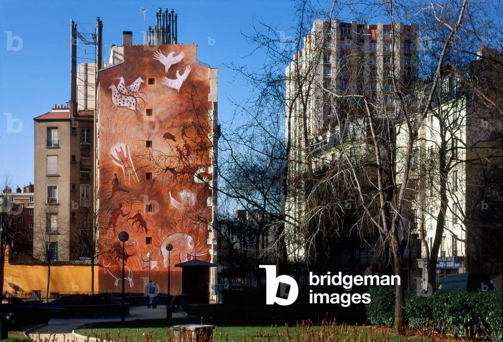 Wall painted Paris 15th arrondissement.