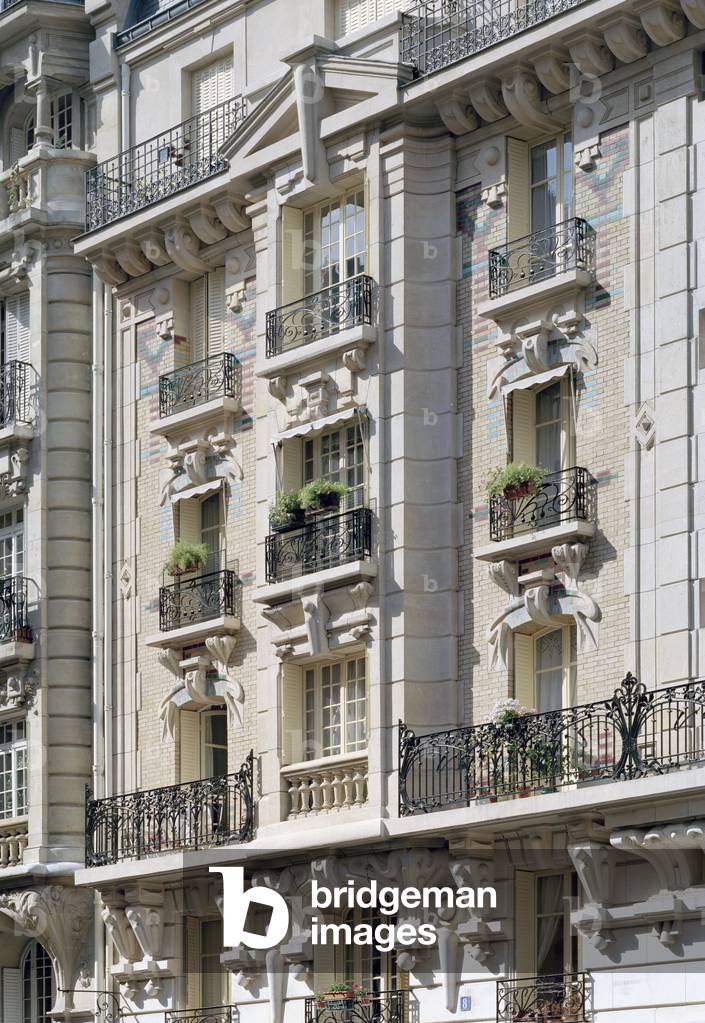 A building facade, Avenue de Suffren Paris 15th arrondissement.