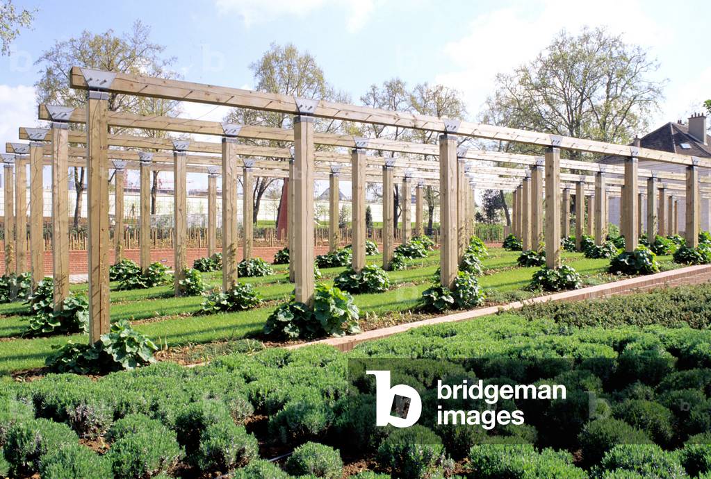 Parc de Bercy, Paris 75012. Architect: Bernard Huet¿ with Madeleine Ferrand Jean-Pierre Feugas and Bernard Leroy - Landscapers: Ian Le Caisne and Philippe Raguin, 1993-1997. The Parc de Bercy has been brought to the site of the former Bercy wine warehouses.