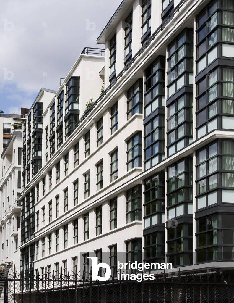 Le Mama Shelter, Philippe Starck hotel, 109 rue de Bagnolet, 75020 Paris. Architecture by Roland Castro for the exterior and Philippe Starck for the interior, 2008. Imagine by the family Trigano (founder of Club Med) and Cyril Aouizerate, philosopher, MAMA SHELTER hotel of 172 rooms, was designed by Philippe Starck. Photography 08/09/08.