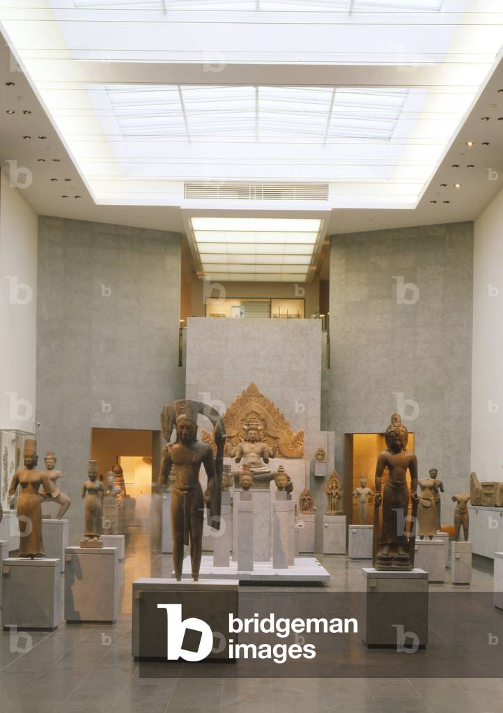 Musee Guimet, Musee national des arts asians, 6 place d'Iena in Paris 75016. Rehabilitation 2001, architects Henri and Bruno Gaudin. Photography 2001.