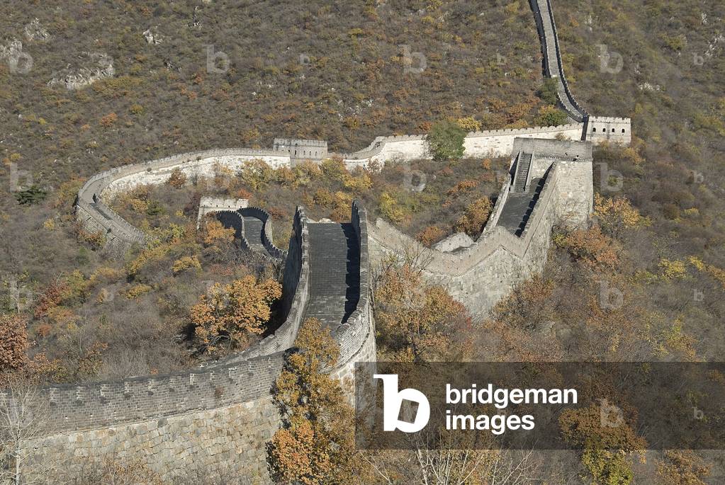The Great Wall of China is close to Pekin. Construction of the Great Wall began in the 9th and 8th century BC, and continued for more than 2,000 years. If all its constructions and trunks spread across the vast region of North and Central China were combined, the Great Wall would extend over 50,000 km (100,000 li). Indeed, historical records show that since the Fighting Kingdoms, more than 20 feodal states and imperial dynasties have begun building defense walls. Photography 25/10/07