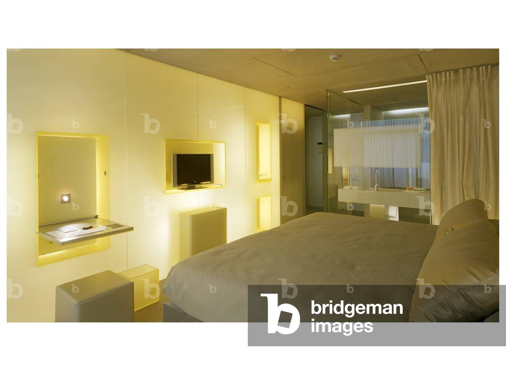 Hotel room designed by Richard Gluckman inside the hotel Puerta America, 41 Avenida America in Madrid, Spain. Architecture 2005. Photography 13/09/05