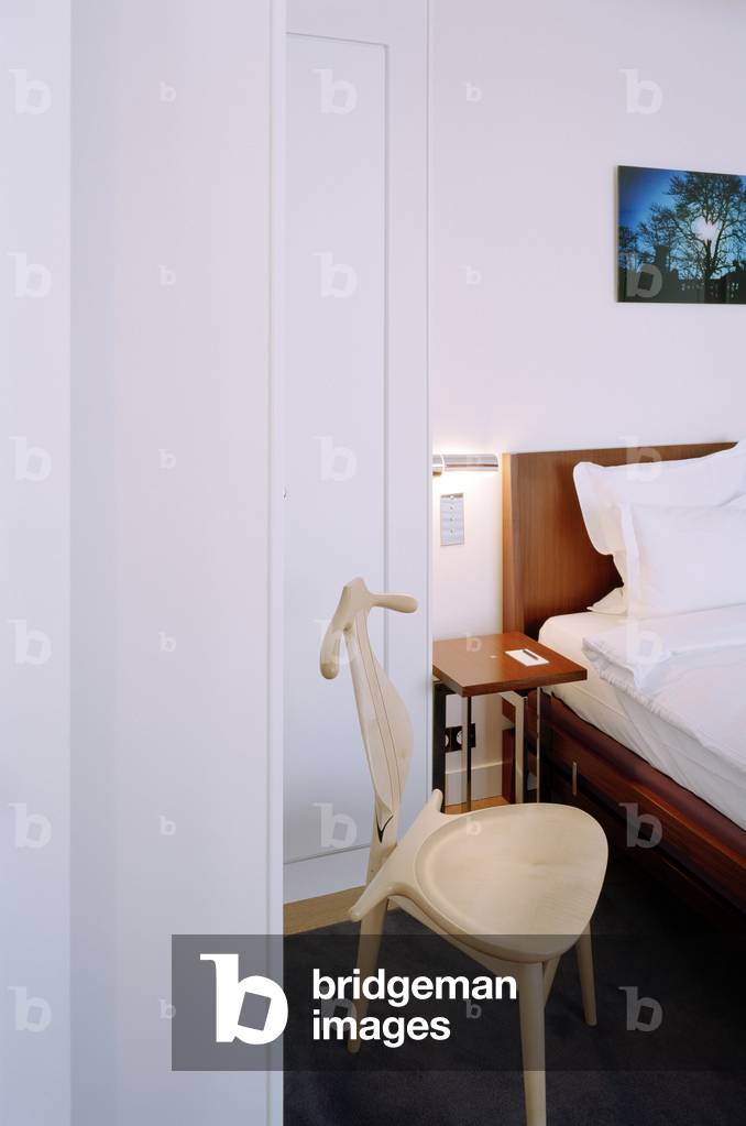 L'hotel de Sers, 41 Avenue Pierre Premier de Serbian, Paris 8, France. Architecture by Vidalenc Architects, 2004.